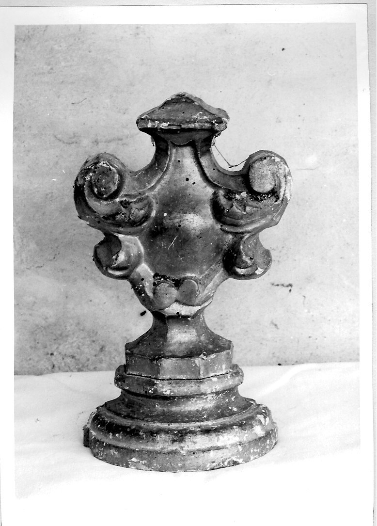 vaso d'altare per composizione floreale - manifattura marchigiana (fine/inizio secc. XVII/ XVIII)