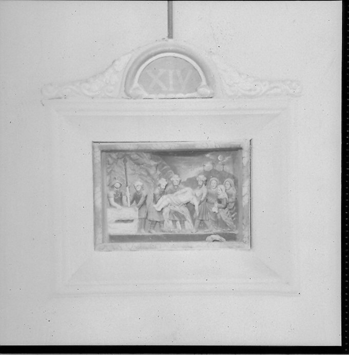 stazione XIV: Gesù deposto nel sepolcro (Via Crucis, elemento d'insieme) di Bollini Antonio (sec. XIX)