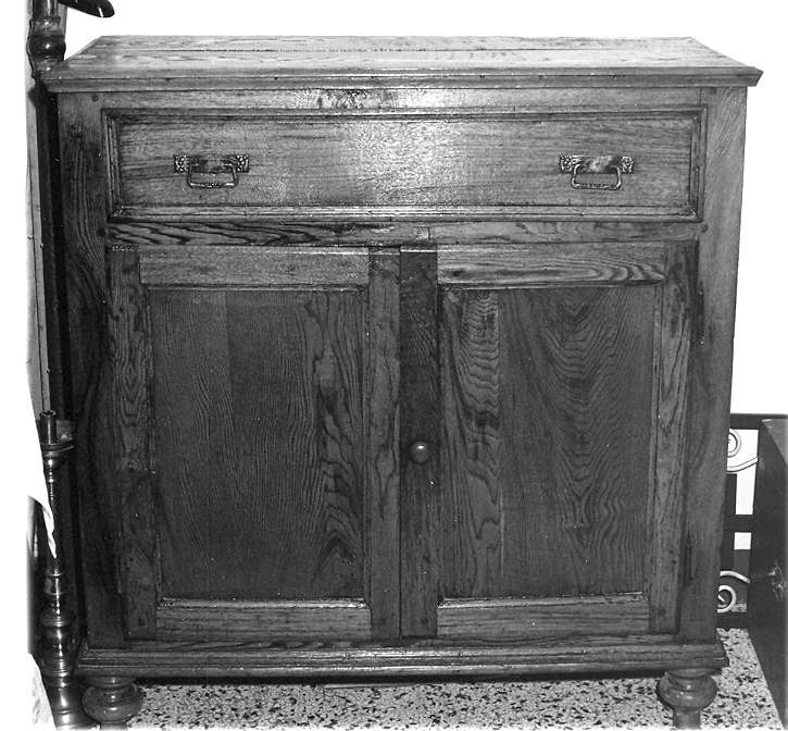 credenza - bottega marchigiana (prima metà sec. XX)