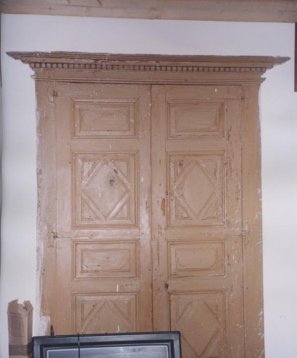 armadio - a muro - bottega sarda (prima metà sec. XVII)