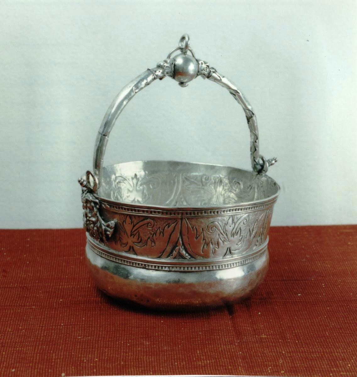 secchiello per l'acqua benedetta - bottega sarda (fine/inizio secc. XVI/ XVII)