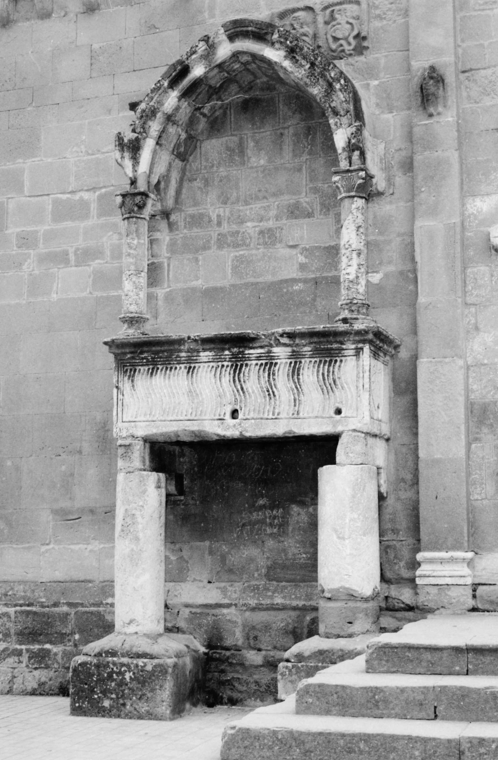 monumento funebre - a edicola - bottega araba, bottega lombarda (sec. XIII)