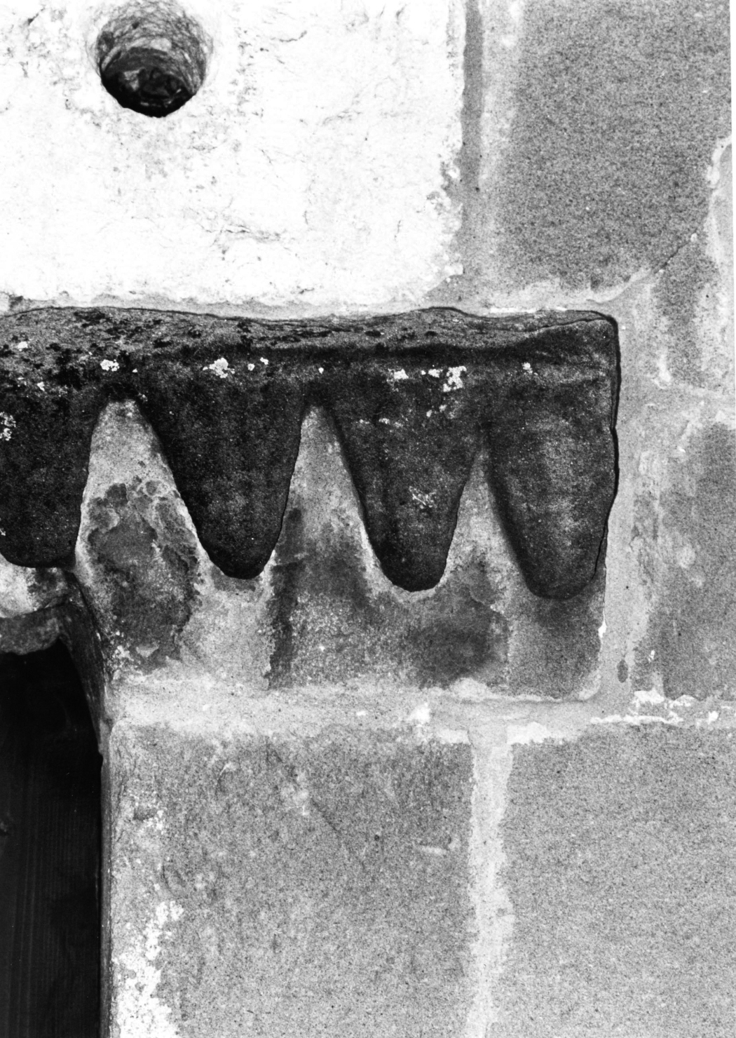motivo decorativo fitomorfo (mensola architettonica, coppia) - bottega lombarda (sec. XIII)