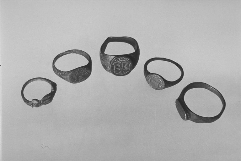 anello, serie - manifattura italiana (sec. XVI)