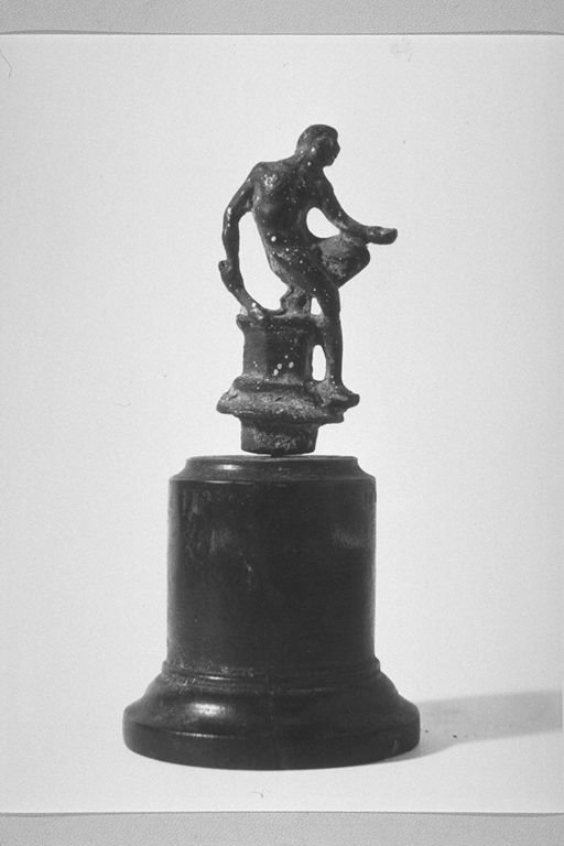 Figura maschile seduta (statuetta, opera isolata) - ambito dell'Italia centrale (sec. XVII)