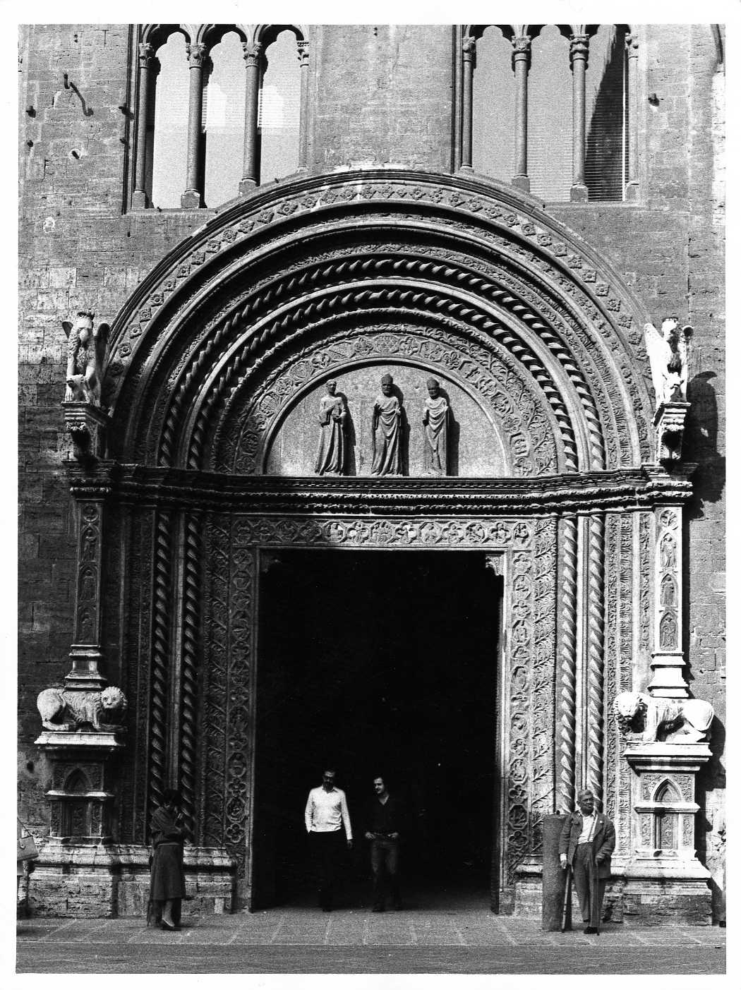 portale maggiore, elemento d'insieme - bottega umbra (sec. XIV)