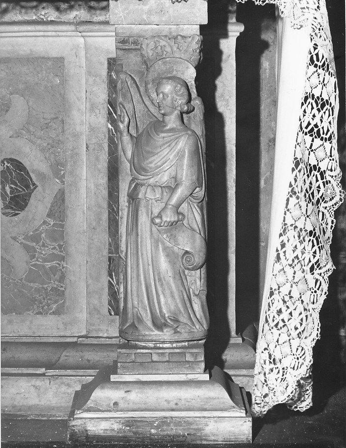 angelo annunciante (statua, elemento d'insieme) di De Santi Andriolo (attribuito) (seconda metà sec. XIV)