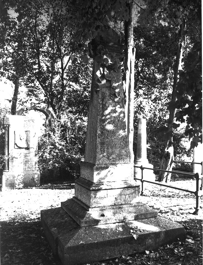 monumento funebre - bottega vicentina (sec. XX)