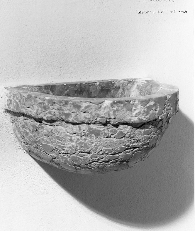 acquasantiera da parete - ambito vicentino (prima metà sec. XVII)