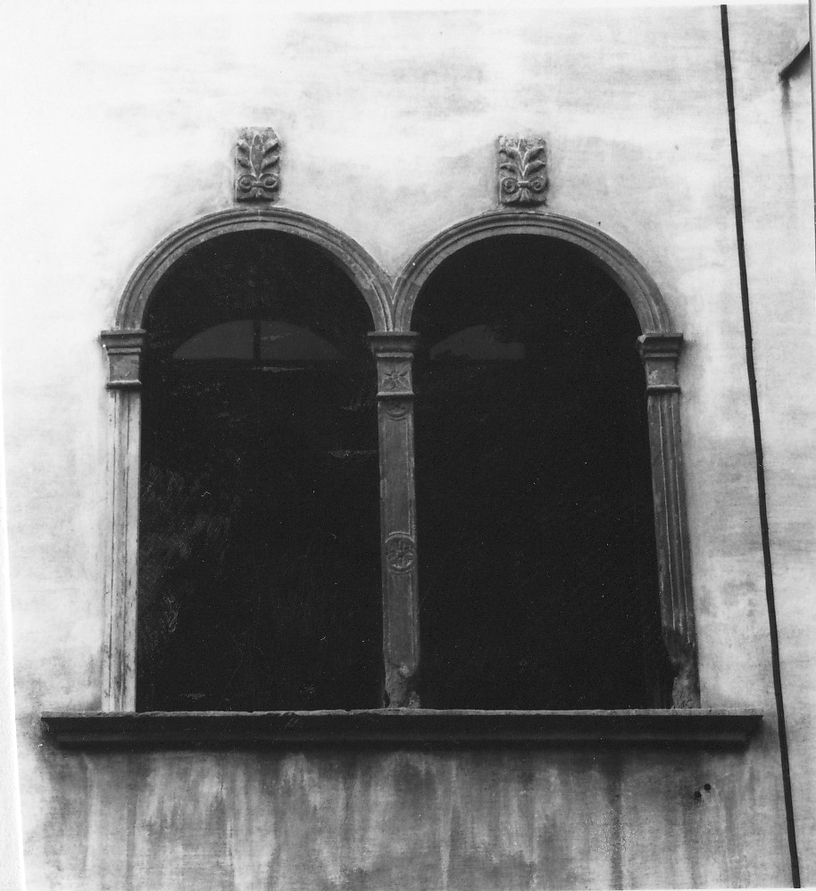 bifora - manifattura vicentina (secc. XIV/ XV)