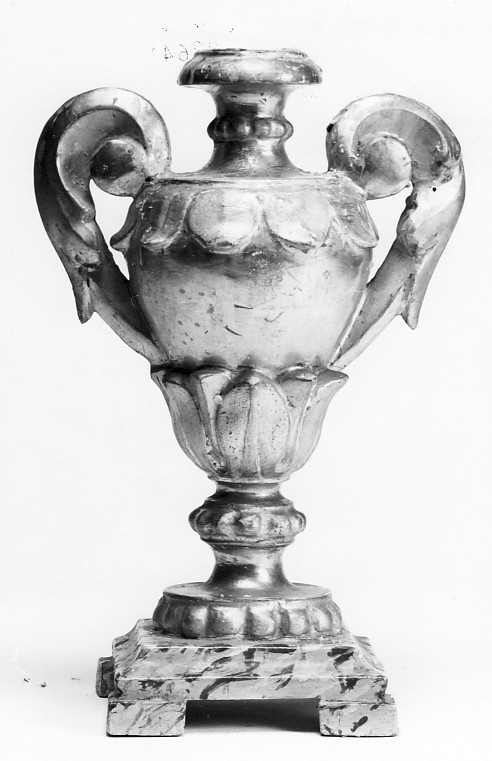 portacandelabro - bottega veneta (seconda metà sec. XIX)