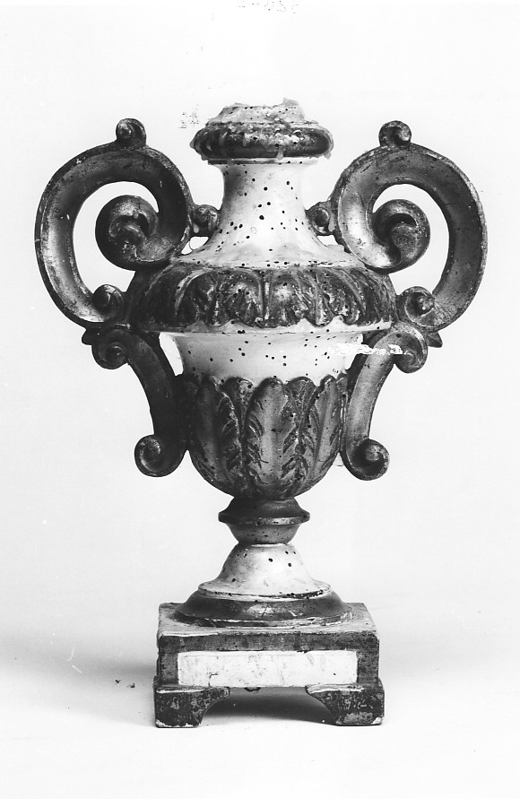 portacandelabro - bottega veneta (seconda metà sec. XIX)