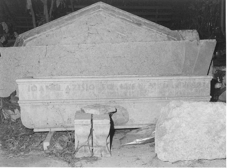 sarcofago - ambito veneto (sec. XVI)