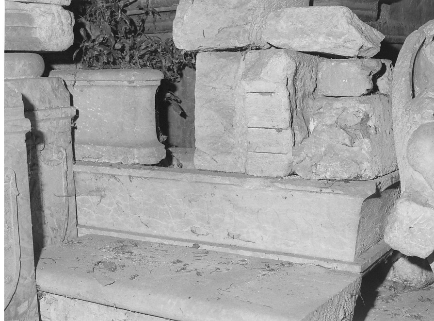 sarcofago - ambito veneto (sec. XVI)