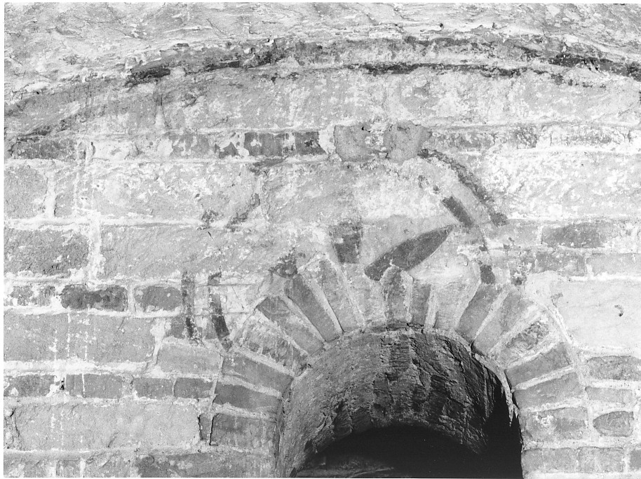 motivi decorativi geometrici e vegetali stilizzati (dipinto, frammento) - ambito veronese (prima metà sec. XI, sec. XIV)