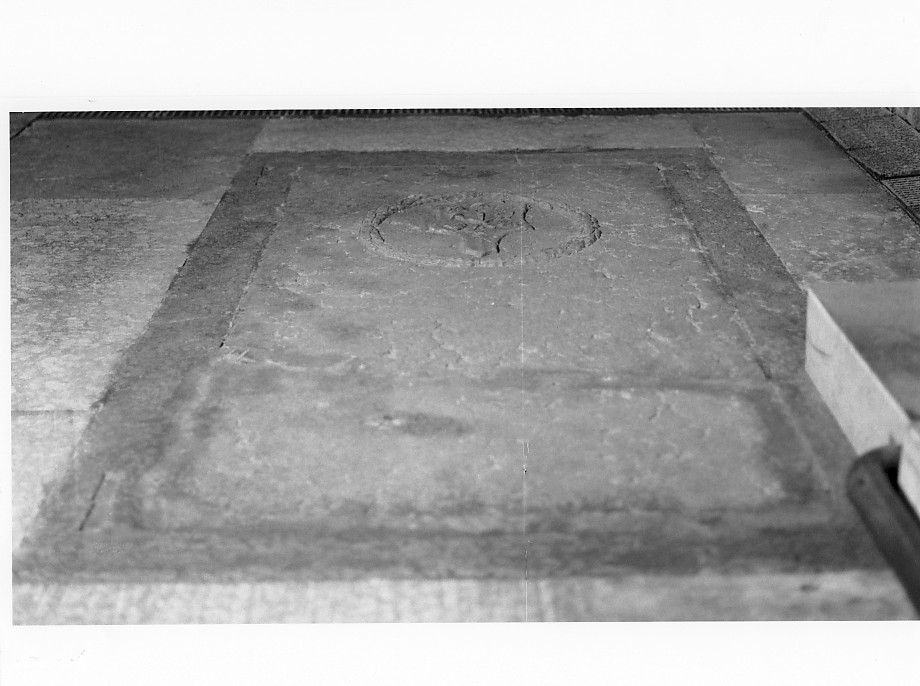 lastra tombale - manifattura veronese (sec. XVI)