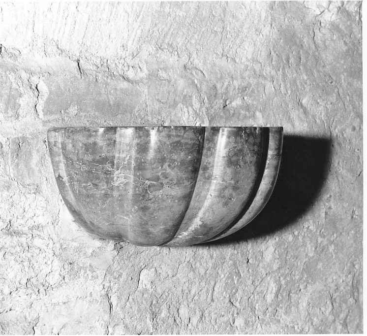 acquasantiera - a conchiglia - manifattura veronese (sec. XVIII)