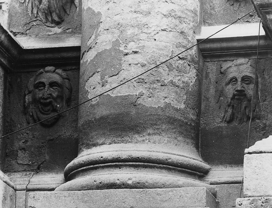 mascherone (rilievo) di Rubini Lorenzo (bottega) (sec. XVI)