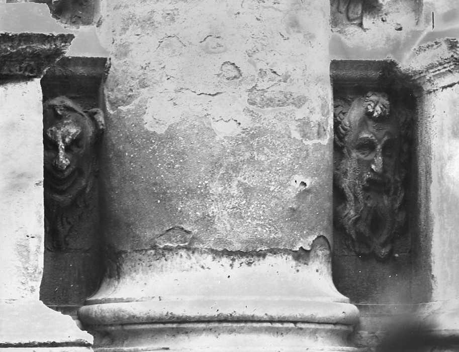 mascherone (rilievo) di Rubini Lorenzo (bottega) (sec. XVI)