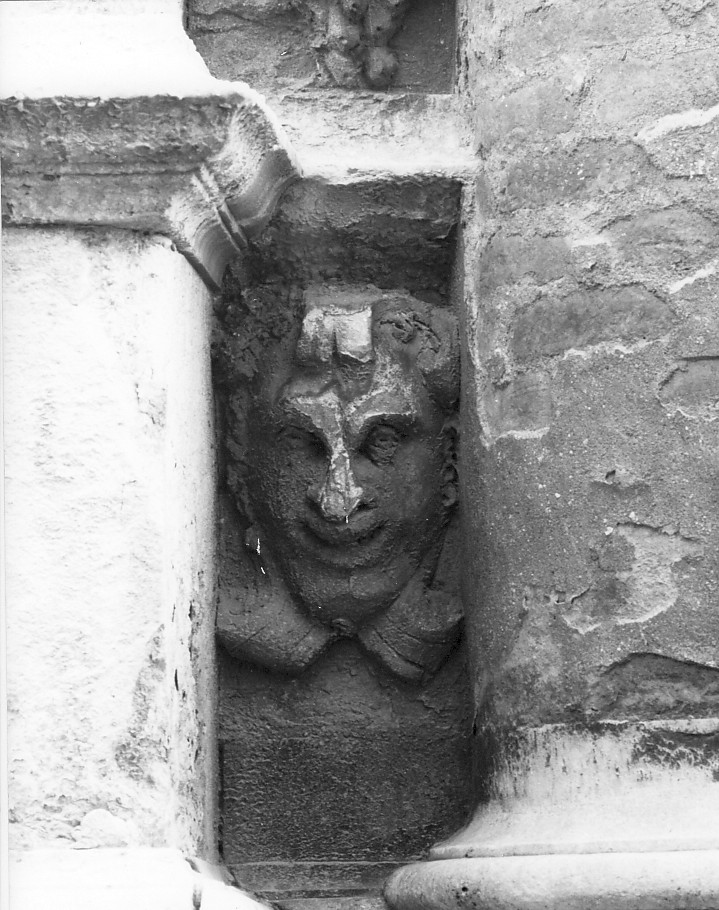 mascherone (rilievo) di Rubini Lorenzo (bottega) (sec. XVI)