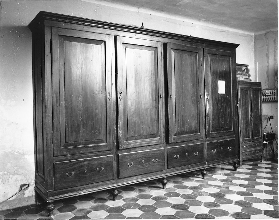 armadio da sacrestia - produzione veneta (seconda metà sec. XIX)