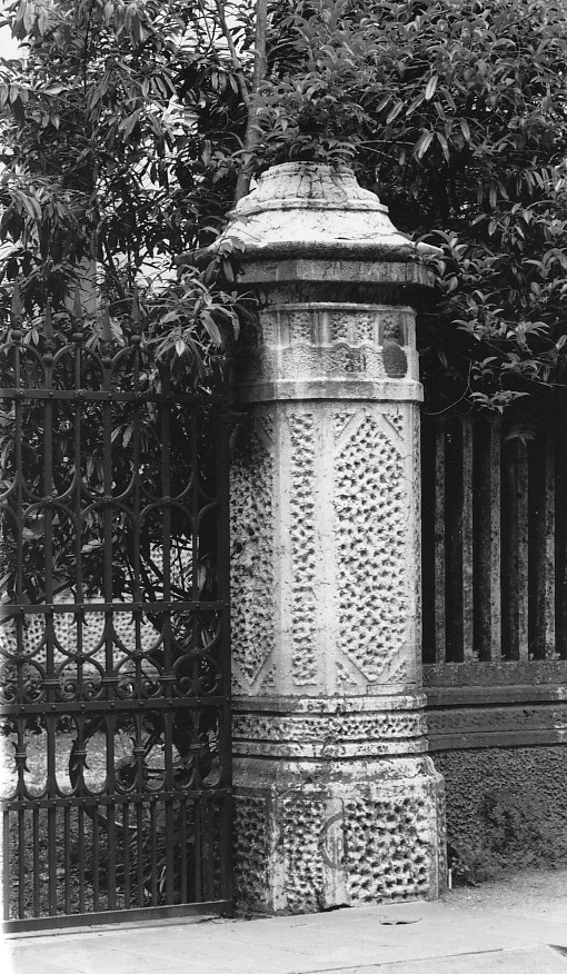 pilastro di Caregaro Negrin Antonio (sec. XIX)