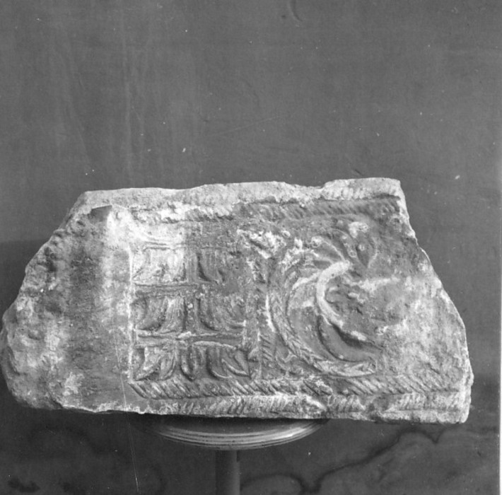 motivi decorativi vegetali a palmette (rilievo) - ambito veronese (sec. VIII)