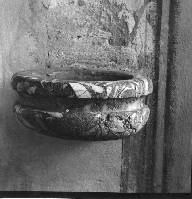 acquasantiera da parete, coppia - ambito veneto (sec. XVII)