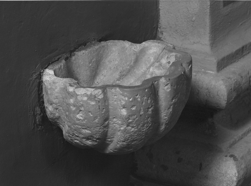 acquasantiera da parete - ambito veronese (secc. XVIII/ XIX)