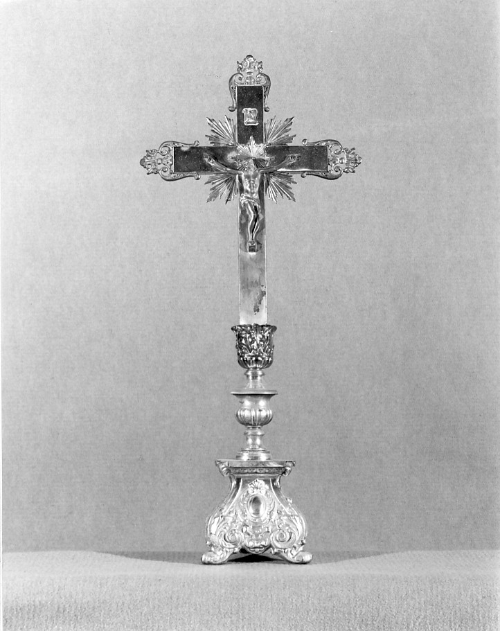 croce d'altare - bottega veronese (prima metà sec. XX)