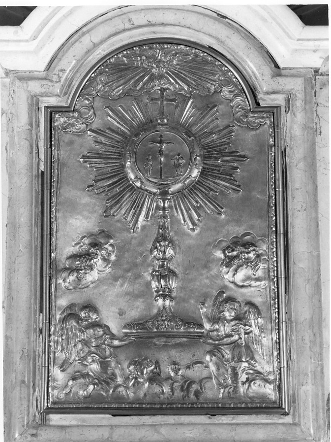 ostensorio sorretto da due angeli (sportello di tabernacolo, elemento d'insieme) - ambito veneto (sec. XVIII)
