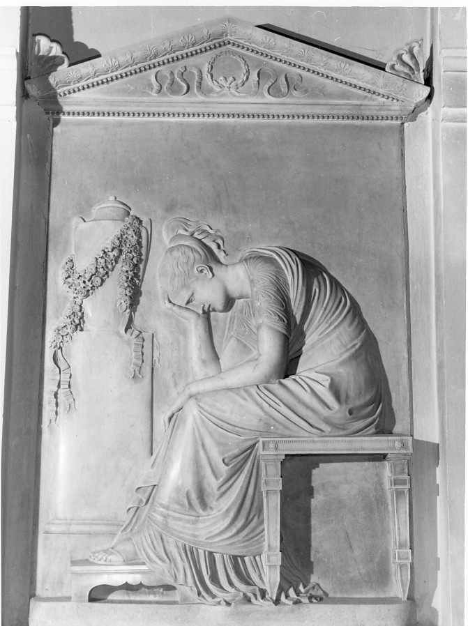 La dolente, figura femminile seduta (rilievo, elemento d'insieme) di Canova Antonio (attribuito) (sec. XIX)