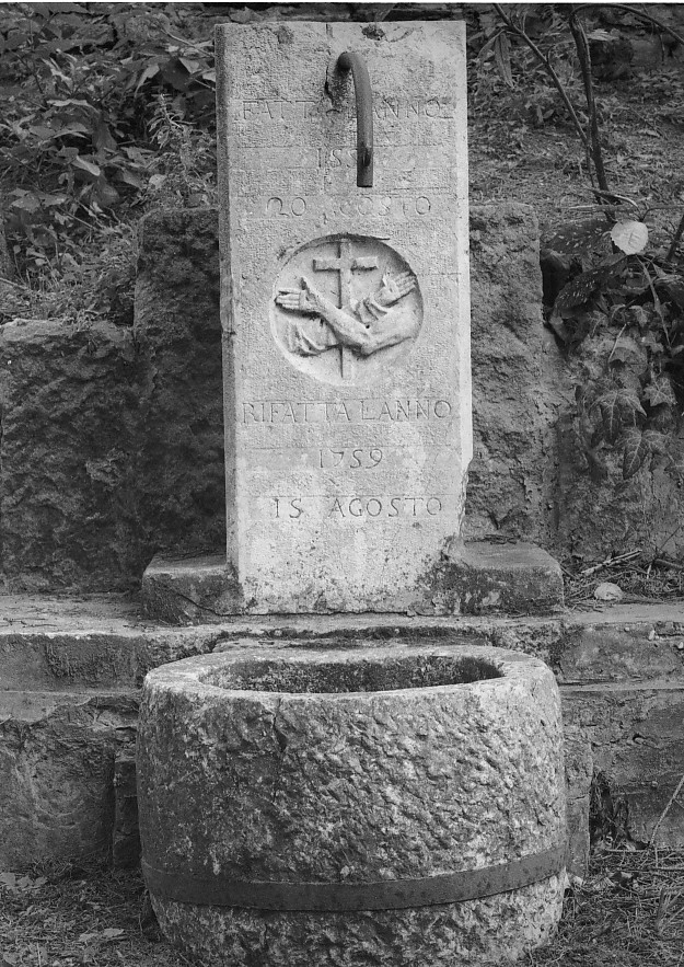 stemma dell'Ordine francescano (lapide) - ambito veneto (sec. XVIII)