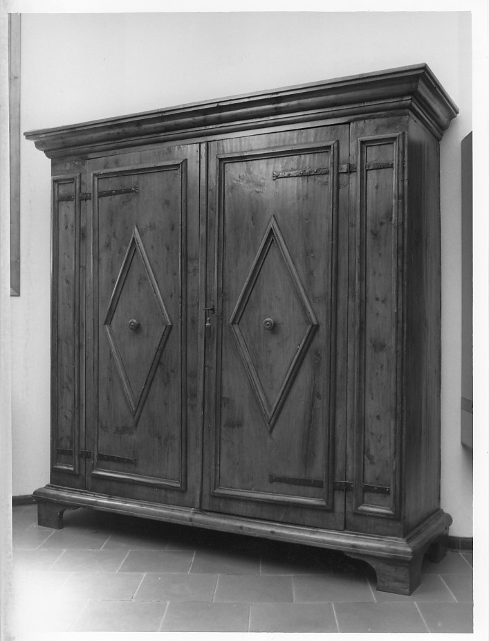 armadio - ambito veneto (fine/inizio secc. XVI/ XVII)