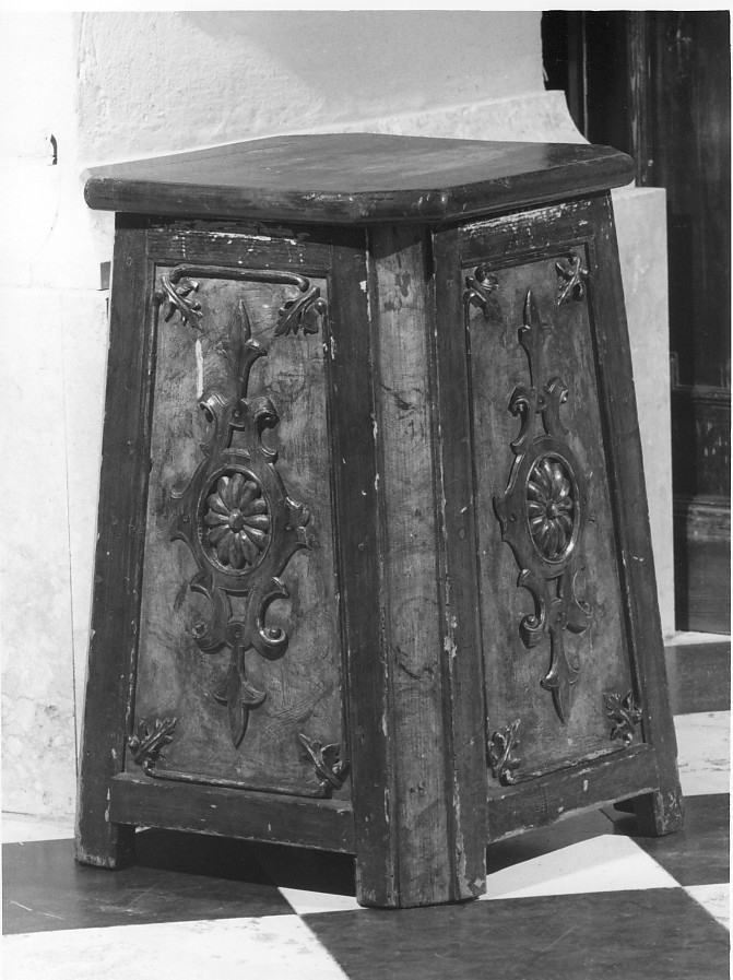 sgabello - ambito veneto (prima metà sec. XX)