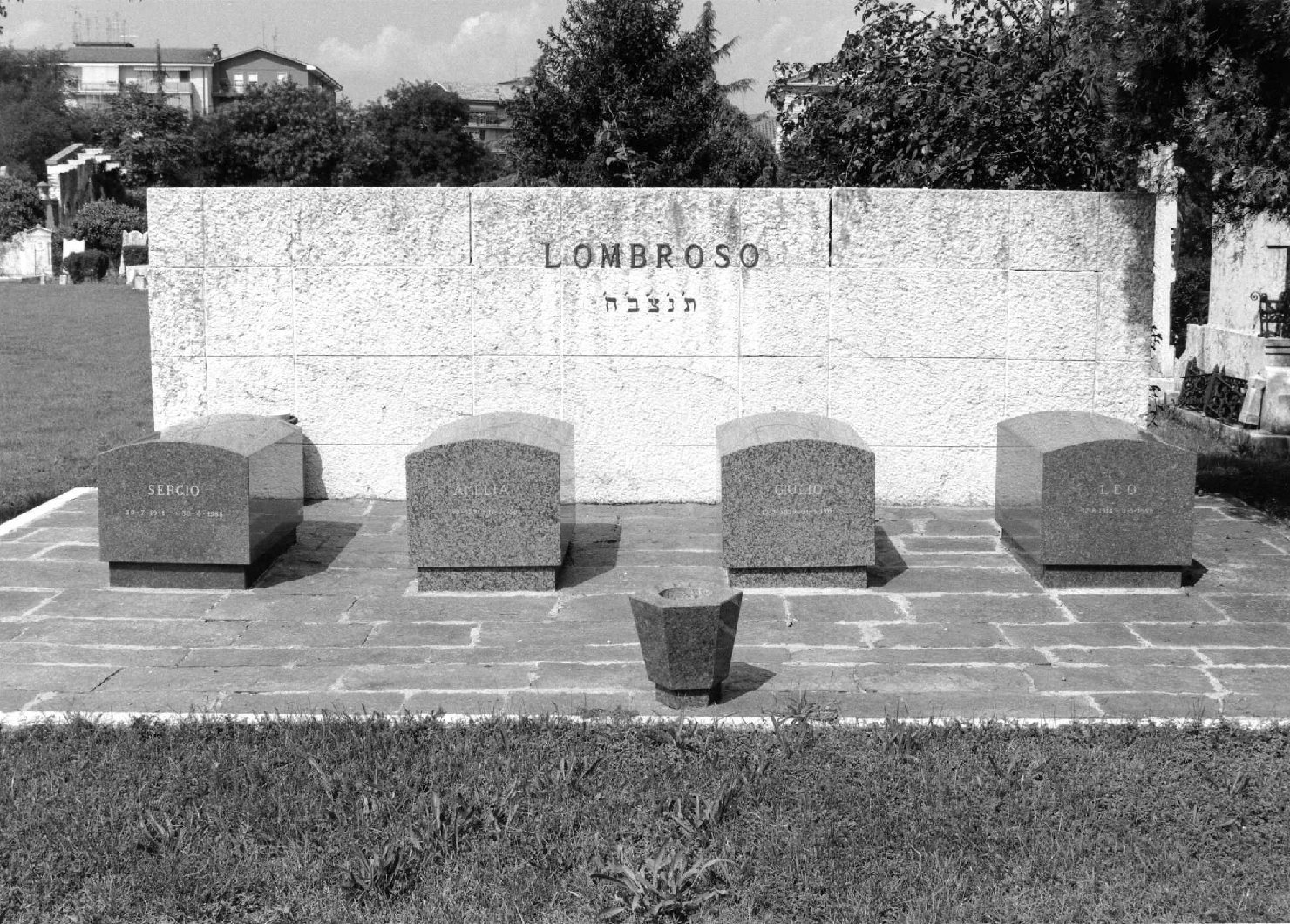 monumento funebre - ambito veneto (sec. XX)