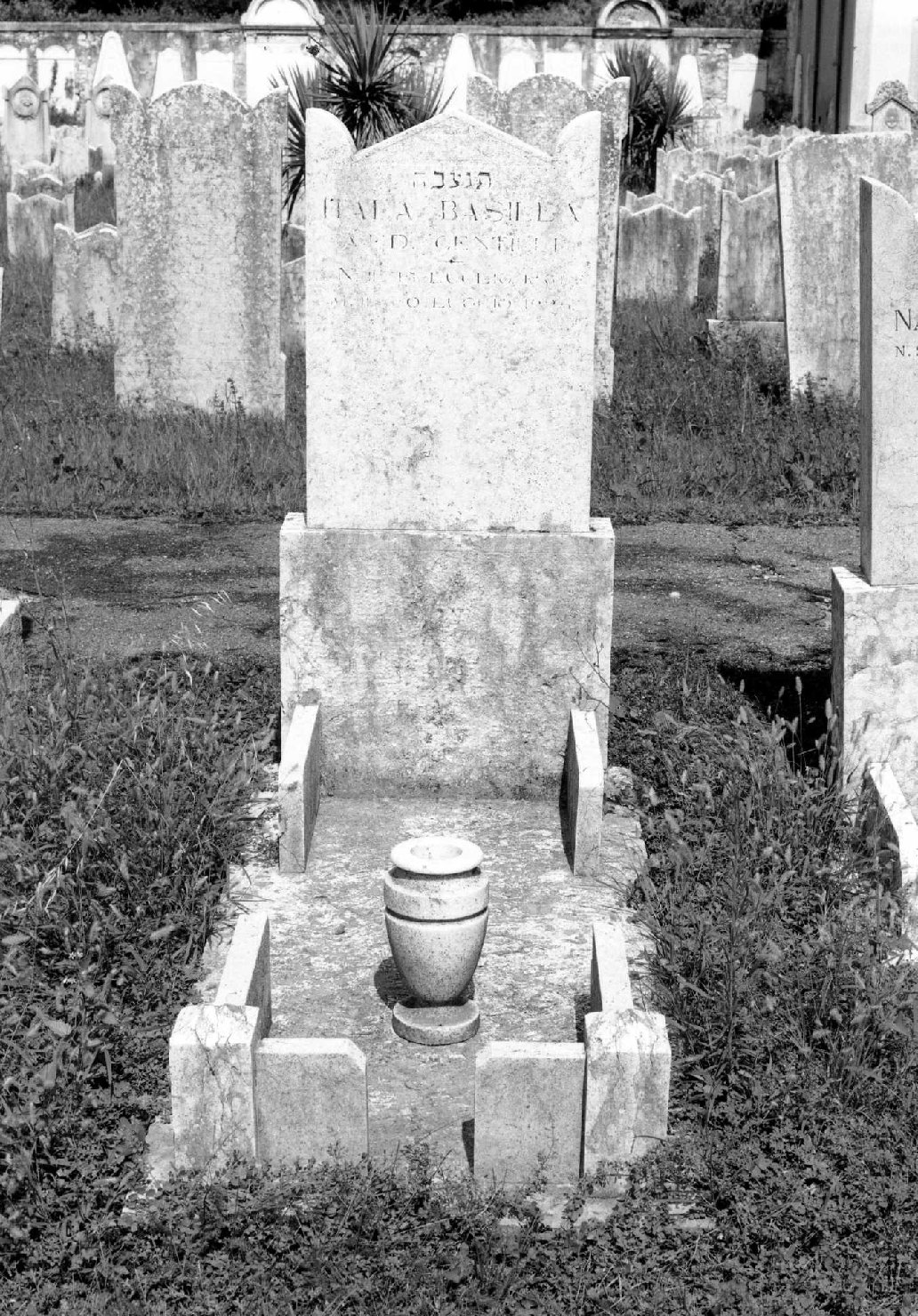 monumento funebre - ambito veneto (sec. XX)