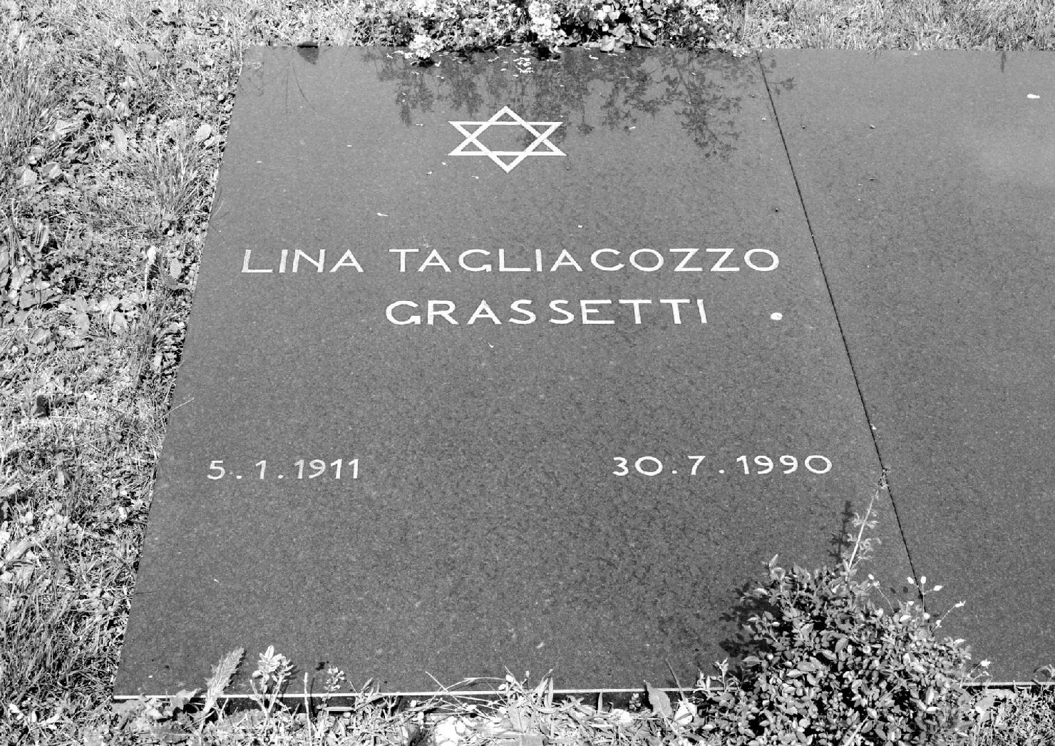 lapide tombale - ambito veneto (sec. XX)