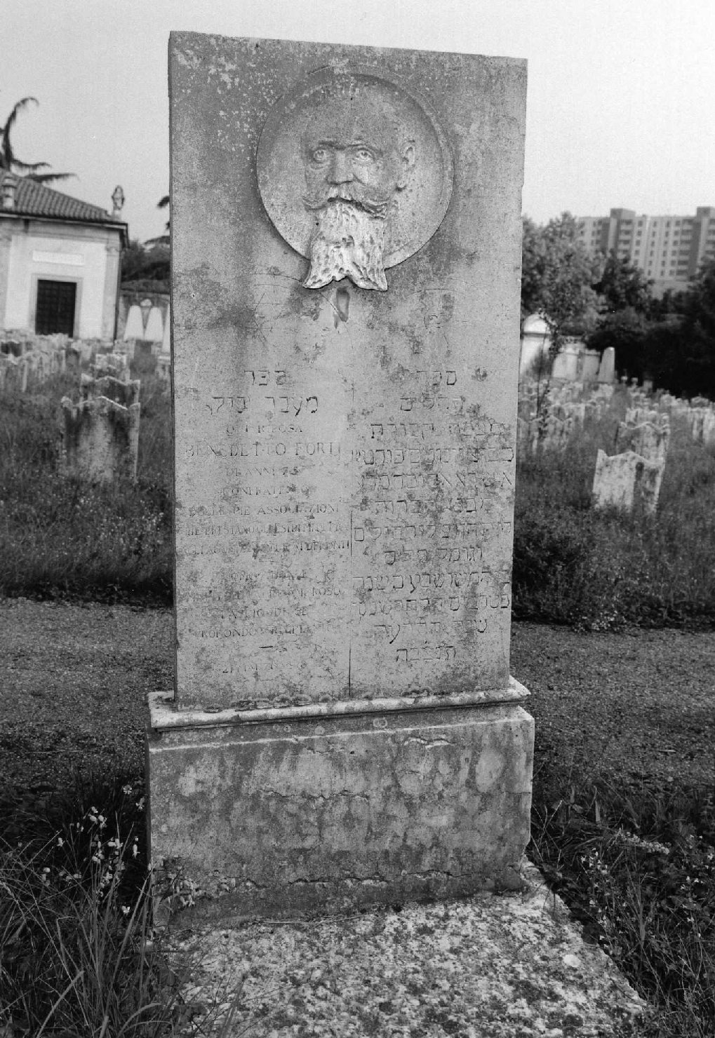 lapide tombale - ambito veneto (sec. XX)