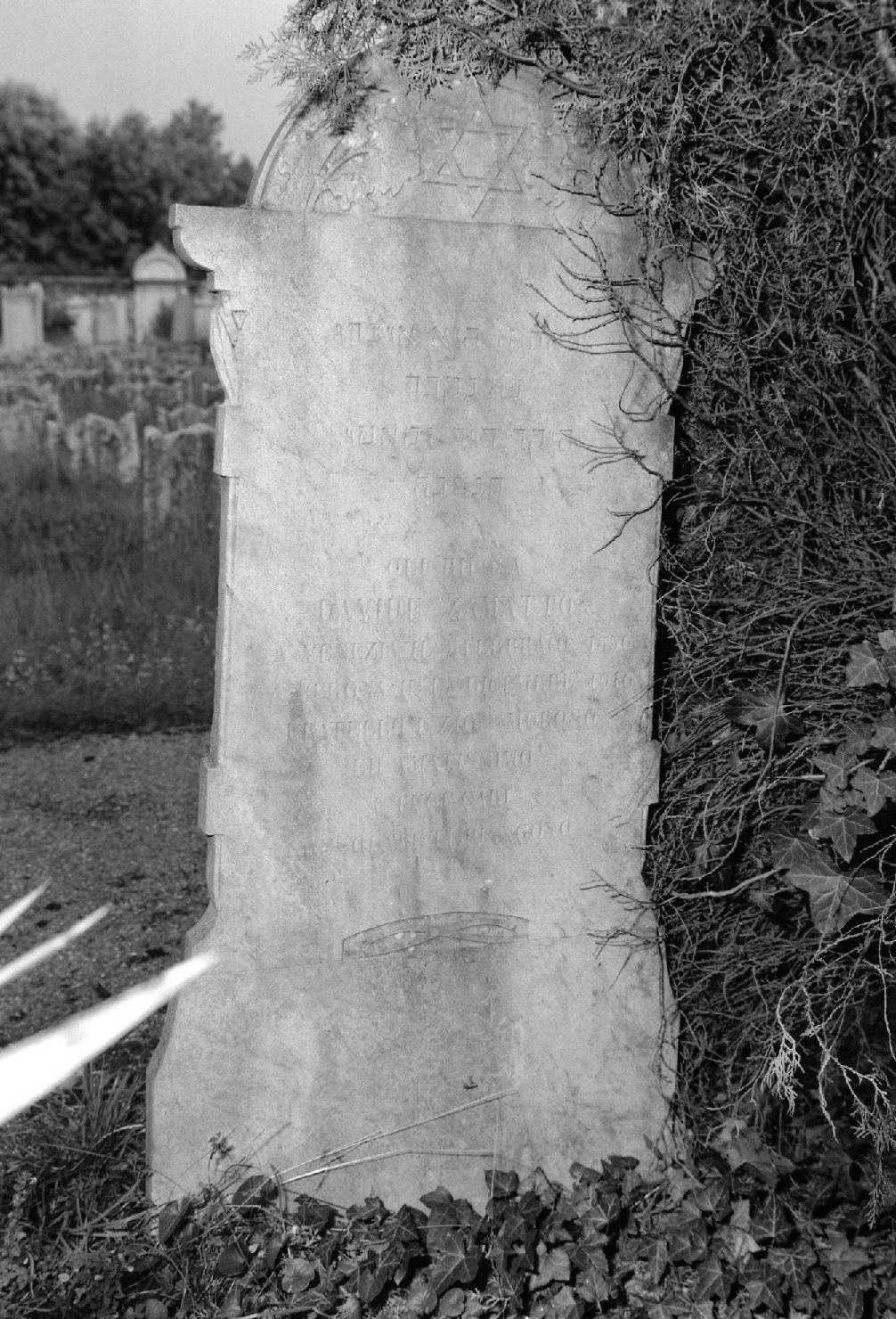 lapide tombale - ambito veneto (sec. XX)