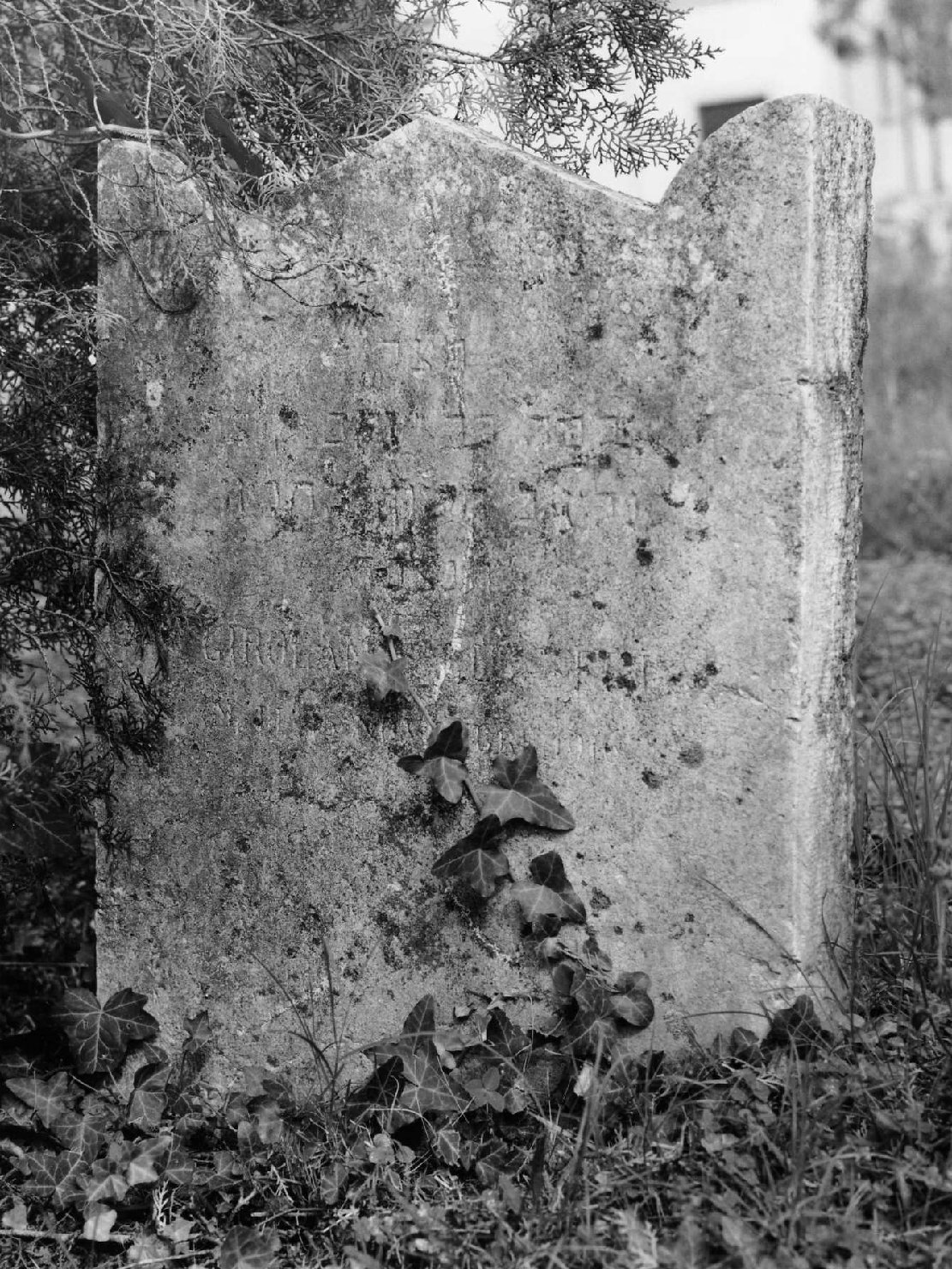 lapide tombale - ambito veneto (sec. XX)