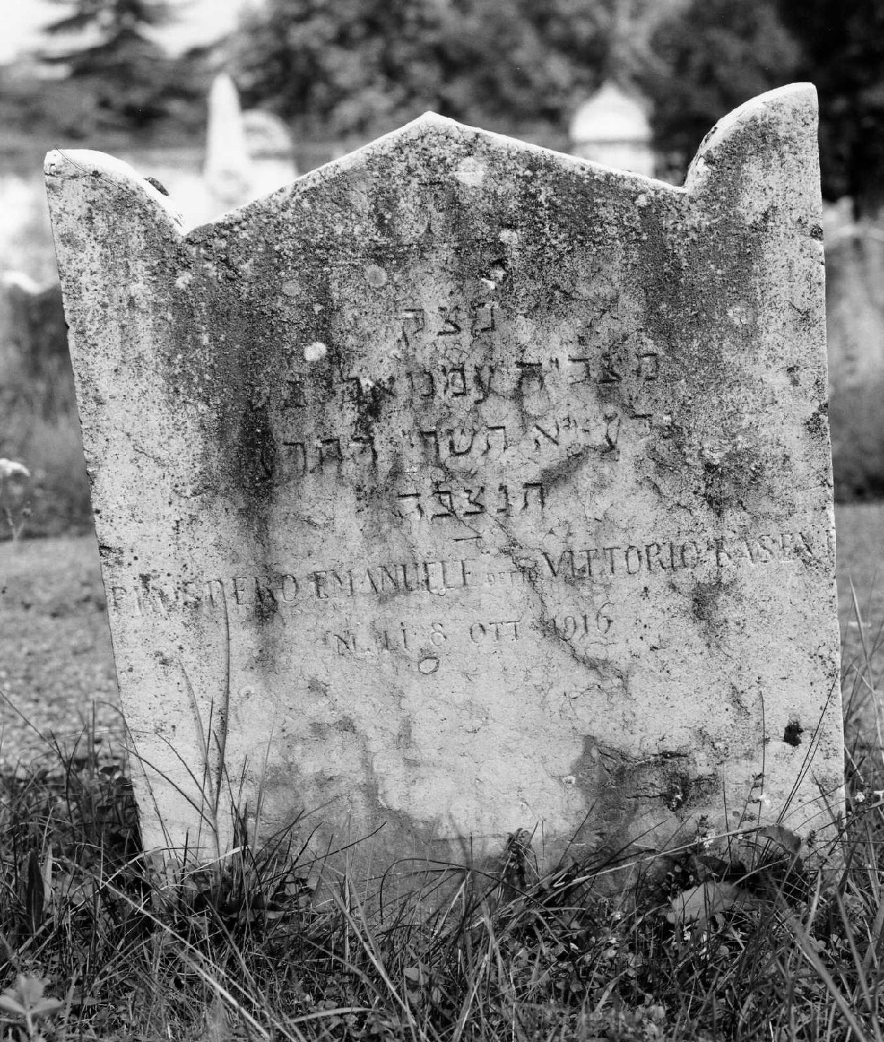 lapide tombale - ambito veneto (sec. XX)