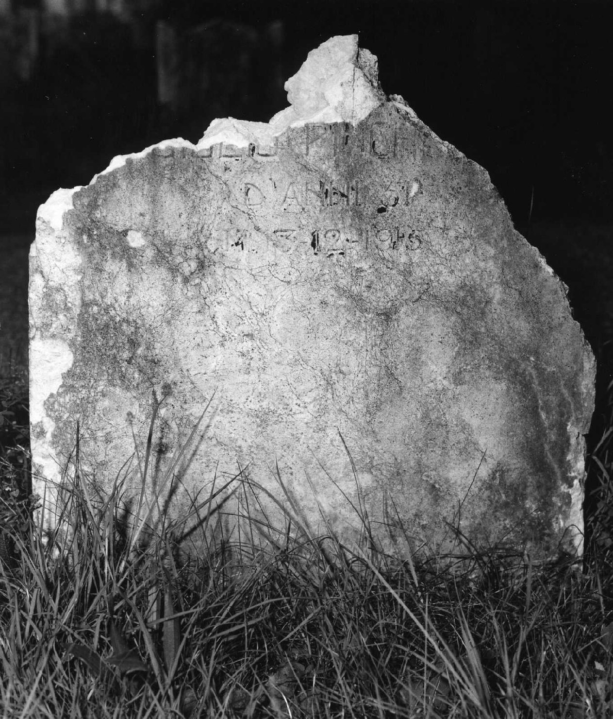 lapide tombale, frammento - ambito veneto (sec. XX)