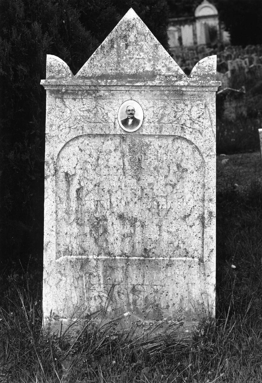 lapide tombale - ambito veneto (sec. XX)