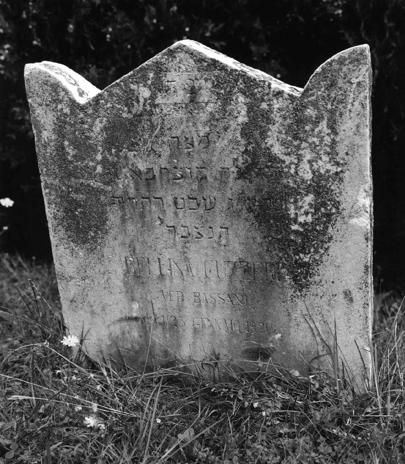 lapide tombale - ambito veneto (sec. XX)