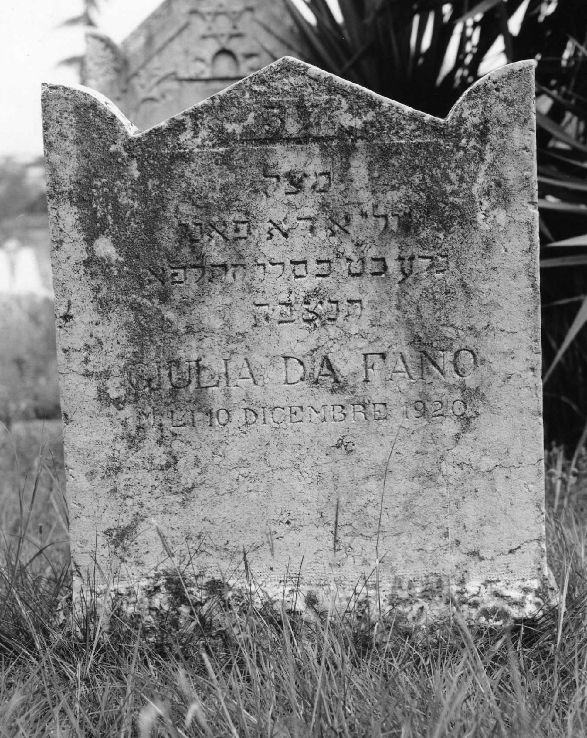 lapide tombale - ambito veneto (sec. XX)