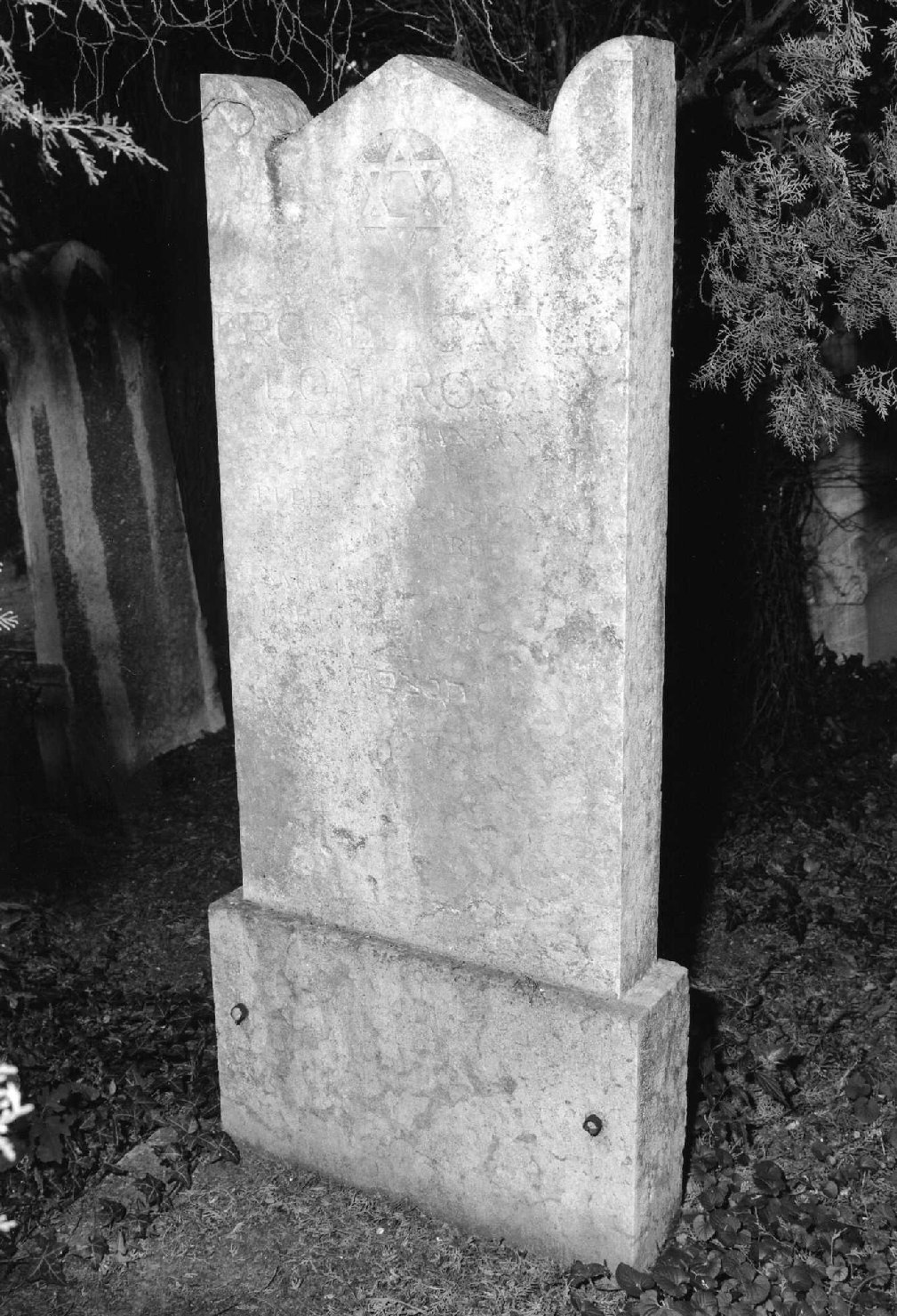 lapide tombale - ambito veneto (sec. XX)