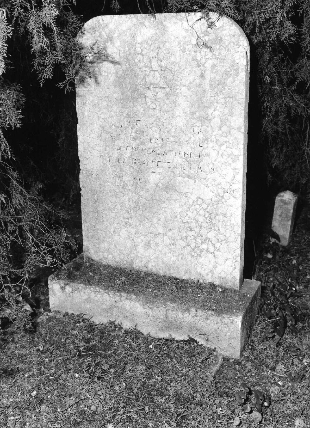 lapide tombale - ambito veneto (sec. XX)