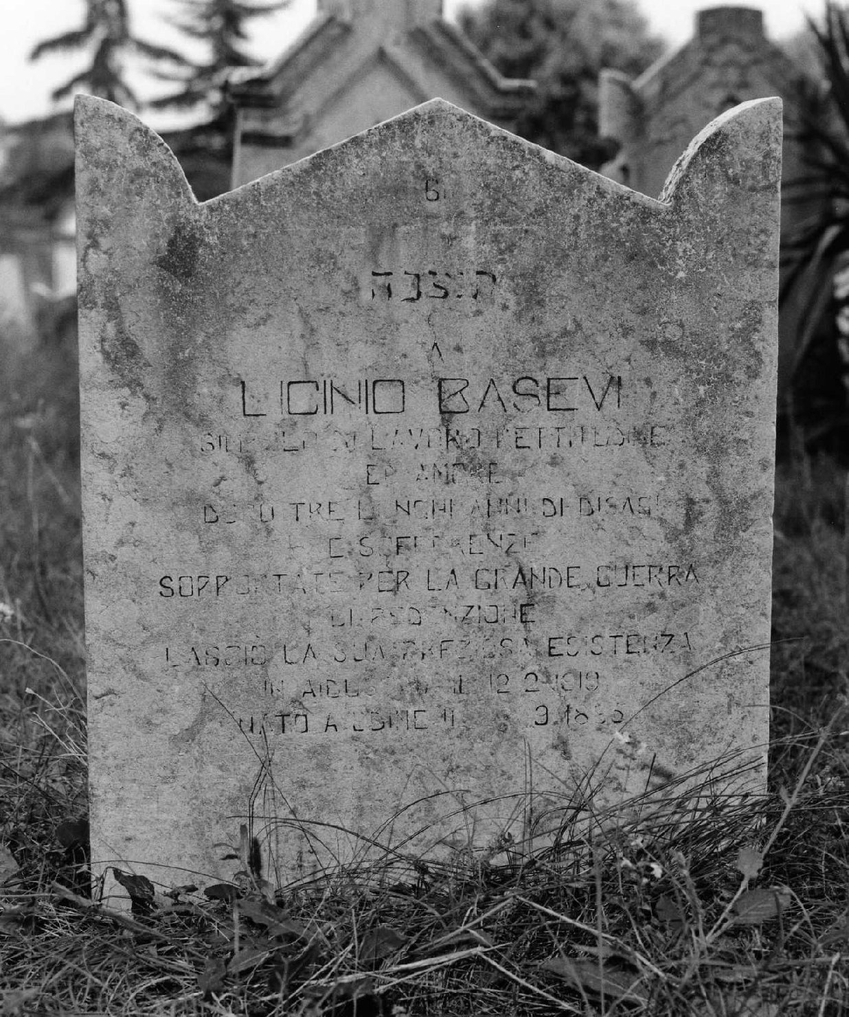 lapide tombale - ambito veneto (sec. XX)