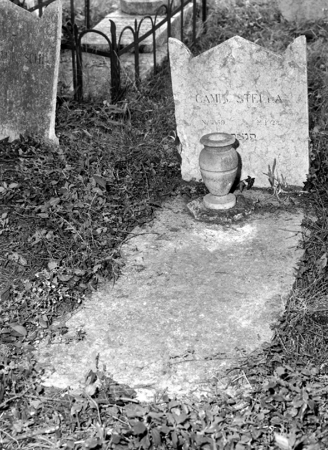 lapide tombale - ambito veneto (sec. XX)